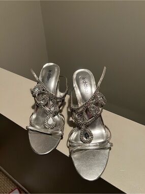 le chateau Silver Jeweled Strappy Heels - Size 11
